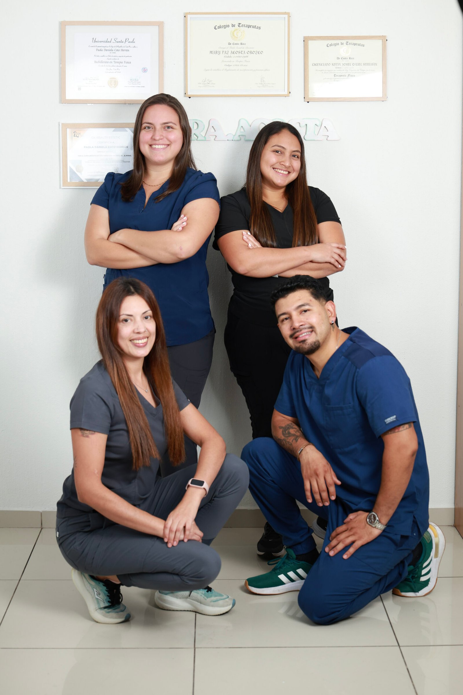 Equipo de fisioterapeutas de Fisioterapia y Rehabilitación Activa en San José